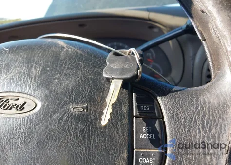 2000 Ford F-150 Lariat/Work Series/Xl/Xlt z USA, uszkodzony, nr VIN 1FTRX18W1YNA99010